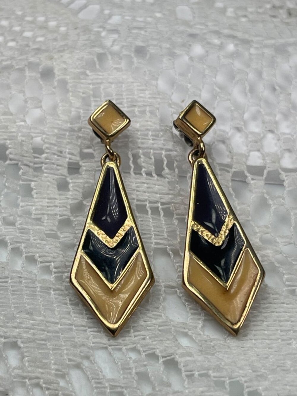 Vintage Park Lane Drop Earrings Gold-Tone Chevron Design Beige & Black Enamel Ge - Picture 2 of 13